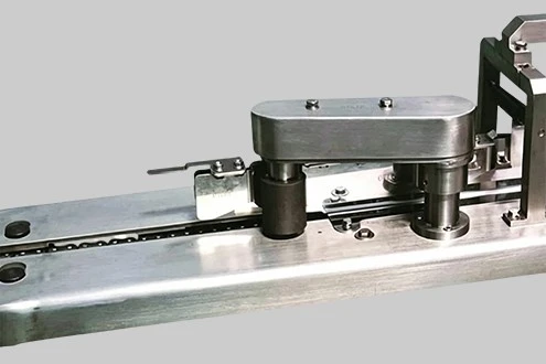 Folding controlled by guide wheel Folding controlled by guide wheel
